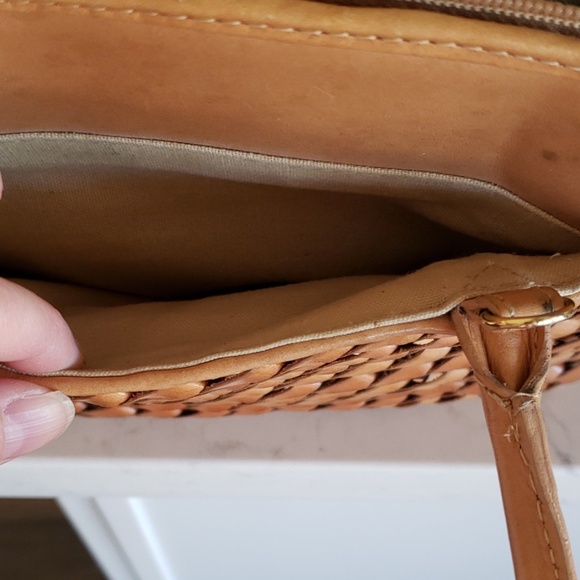 Etienne Aigner Tan leather purse With Woven Design - Picture 8 of 13